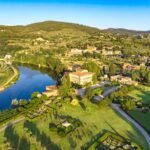 Al centro della foto la splendida Villa La Massa