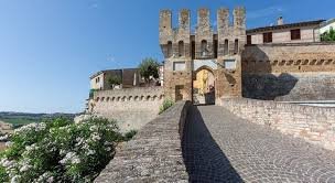 La Libera Repubblica di Castel d’Emilio apre le porte al Veneto nel cuore delle Marche download