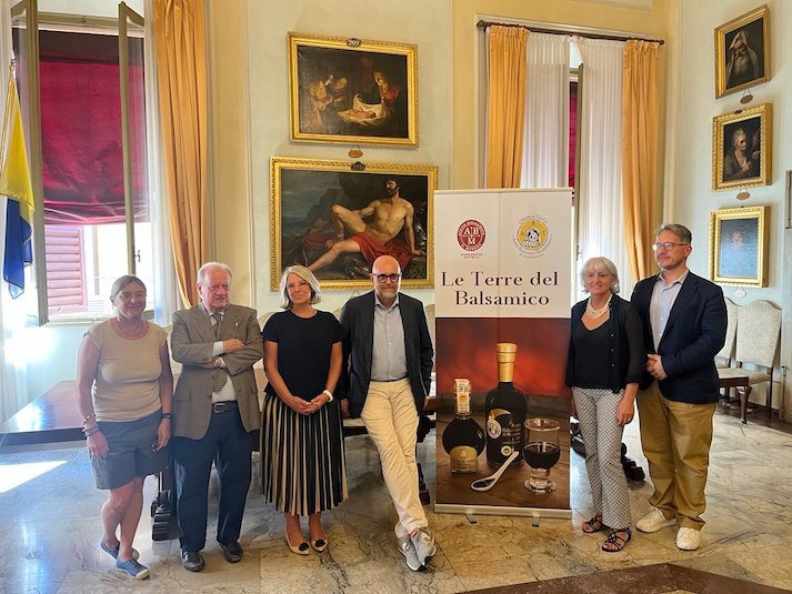 1623c184 2800 8db7 2d94 b51a4d6e9bd3