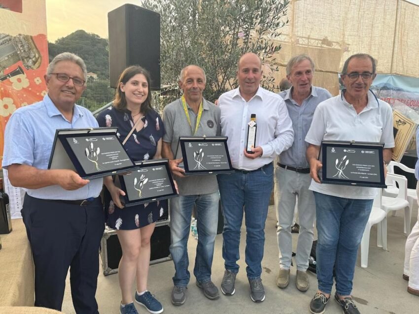 paolo corsiglia con i vincitori coldiretti premio olio dop