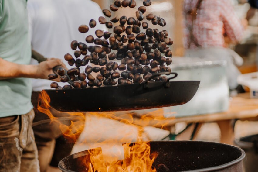 keschtnriggl kastanientage in der region lana keschtnfestl in völlan