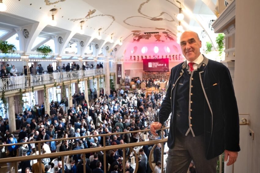 f4fead41 b3f5 d807 469f 7f1b59cbff83