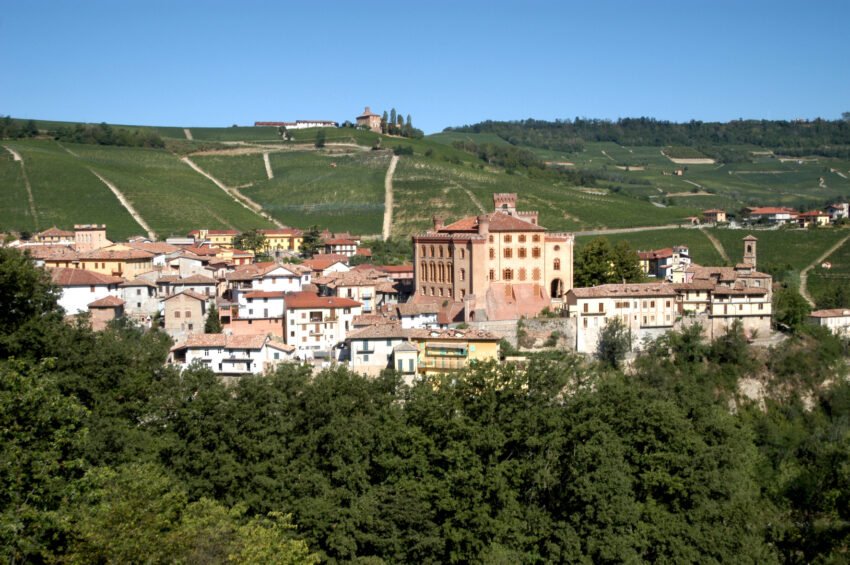 barolo borgo foto vacchetto
