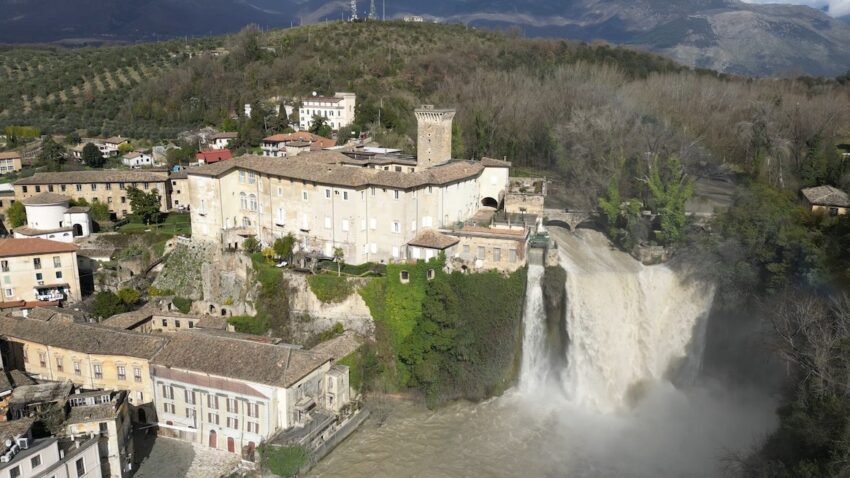 35e9d9e8 2224 b99f fc18 32995dbcc978