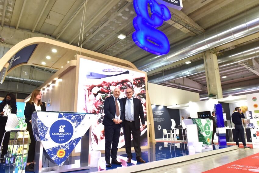 dir fontana e pres auricchio allo stand