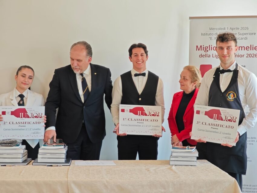 primi tre classificati sezioni quinte (foto pubblicabile in quanto sotto approvazione parentale)