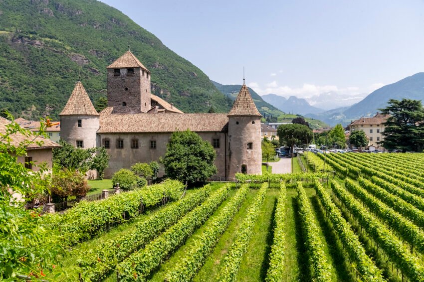 e3648853 b1eb 963a 68f5 48b84fb2e7fa