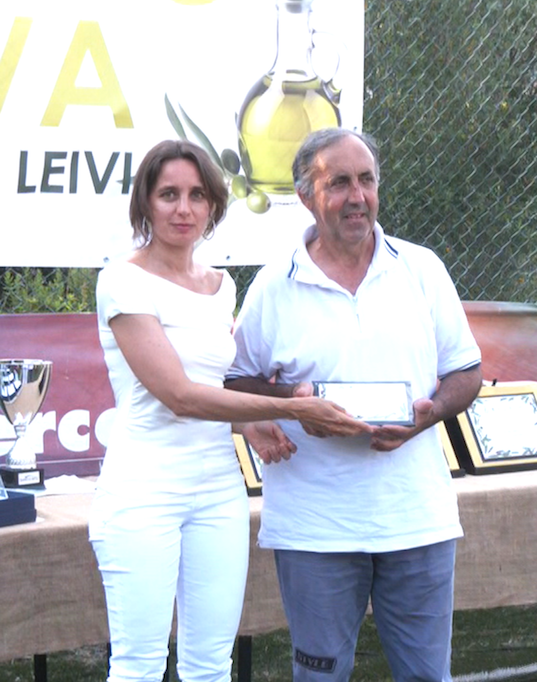 31a edizione del Premio Leivi quarto posto olivicoltori sestresi nella foto paola bacigalupo vicesindaco e marco cusinato copia