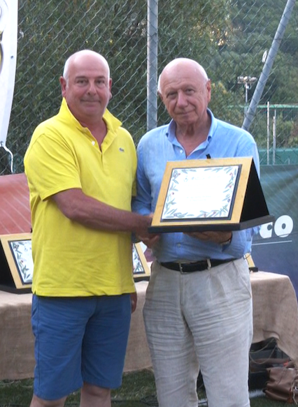 31a edizione del Premio Leivi terzo posto az torchaiana nella foto rappresentante azienda torchaiana giovanni boitano consigliere regionale copia