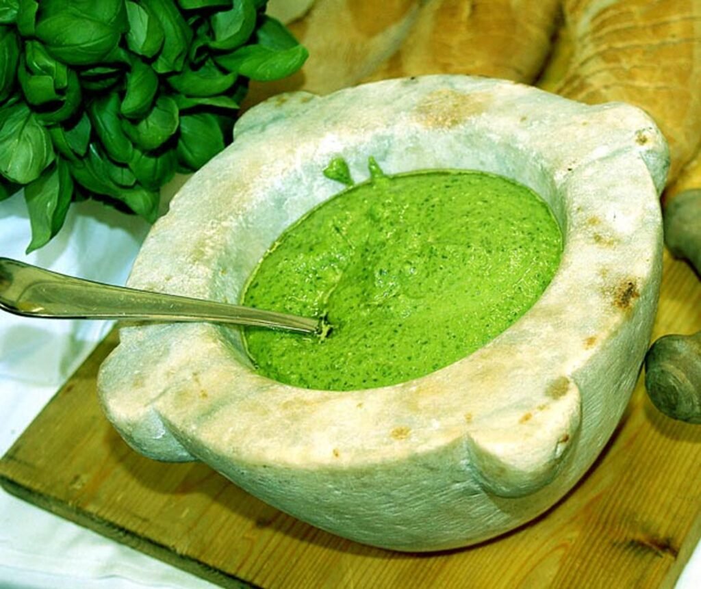 mortaio con pesto copia